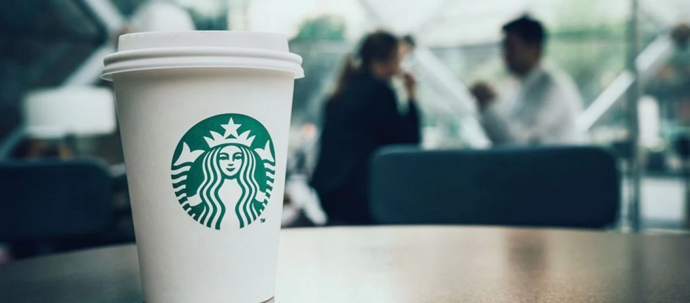 Starbucks: Μειώθηκαν 8% τα έσοδα για το δ' τρίμηνο χρήσης αλλά ξεπέρασαν τις προσδοκίες